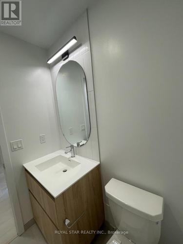 #B-1307 -7950 Bathurst St, Vaughan, ON - Indoor Photo Showing Bathroom