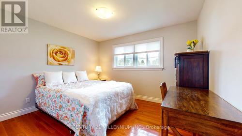19 Locke Ave, Clearview, ON - Indoor Photo Showing Bedroom