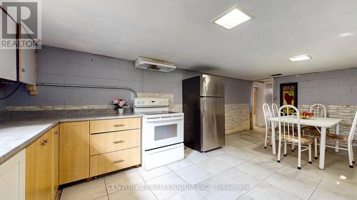19 Locke Ave, Clearview, ON - Indoor Photo Showing Kitchen