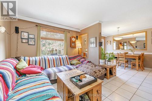 2118 Bosack Court, Mississauga, ON - Indoor Photo Showing Living Room