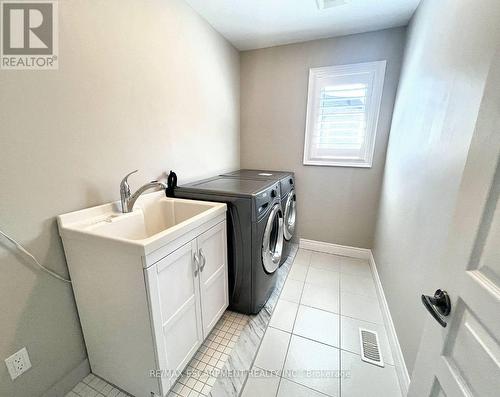58 Cielo Crt, Hamilton, ON - Indoor Photo Showing Laundry Room
