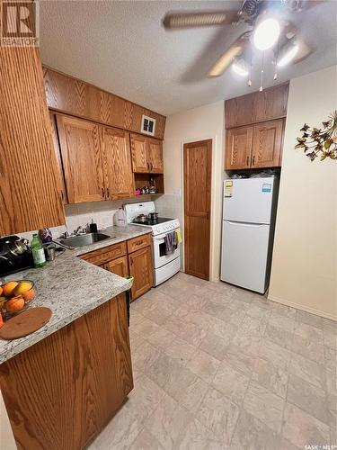 2 4341 Rae Street, Regina, SK - Indoor Photo Showing Kitchen