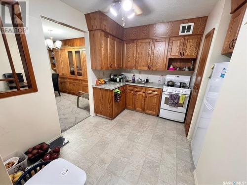 2 4341 Rae Street, Regina, SK - Indoor Photo Showing Kitchen