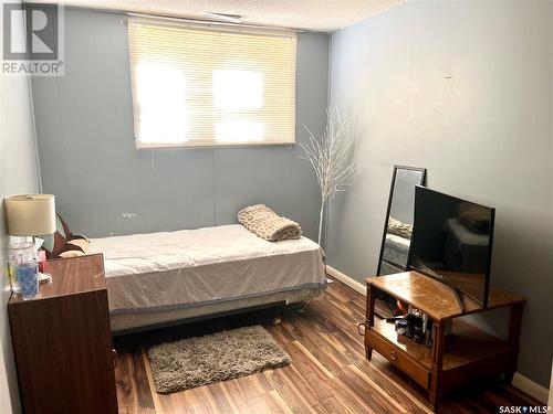 157 2Nd Avenue Se, Swift Current, SK - Indoor Photo Showing Bedroom