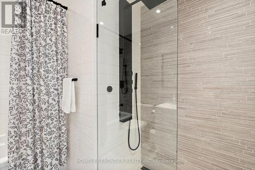 7483 5Th Sdrd, Adjala-Tosorontio, ON - Indoor Photo Showing Bathroom