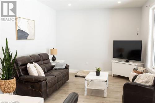 11 Coates Street, Walkerton, ON - Indoor Photo Showing Living Room
