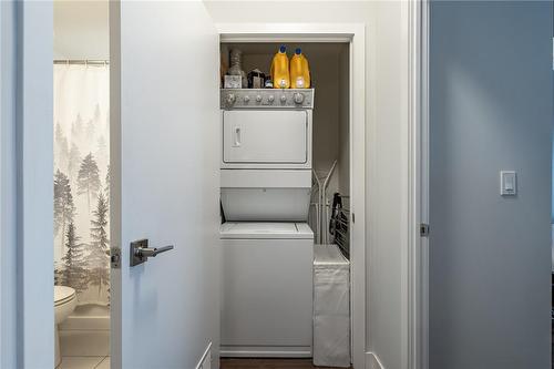 2081 Fairview Street|Unit #1404, Burlington, ON - Indoor Photo Showing Laundry Room