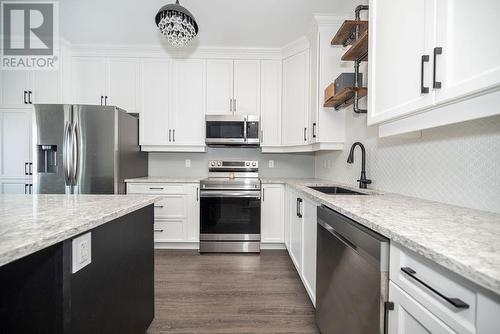 135 Chad Street, Petawawa, ON - Indoor Photo Showing Kitchen With Upgraded Kitchen