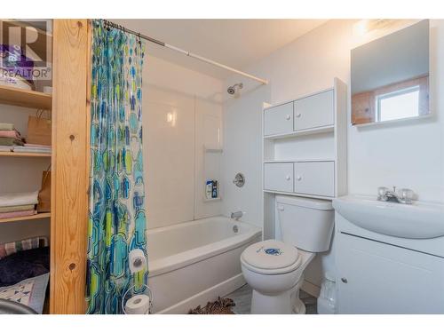 2431 Fairview Road, Oliver, BC - Indoor Photo Showing Bathroom
