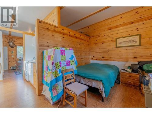2431 Fairview Road, Oliver, BC - Indoor Photo Showing Bedroom
