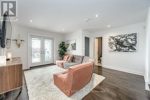 1083 Beach Blvd, Hamilton, ON - Indoor Photo Showing Living Room