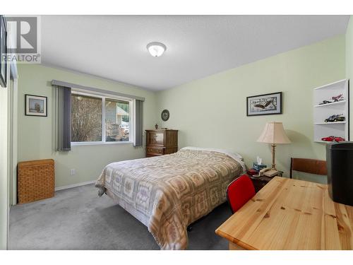 2592 Balmoral/Alpen Paradies Road Unit# 20, Blind Bay, BC - Indoor Photo Showing Bedroom