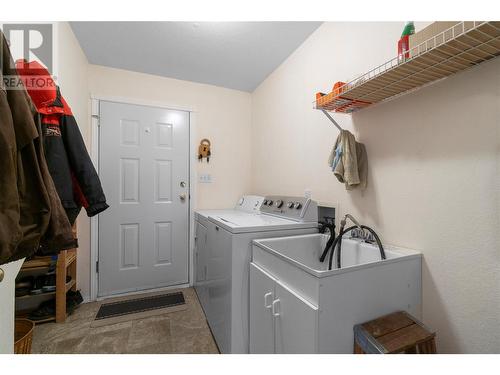 2592 Balmoral/Alpen Paradies Road Unit# 20, Blind Bay, BC - Indoor Photo Showing Laundry Room