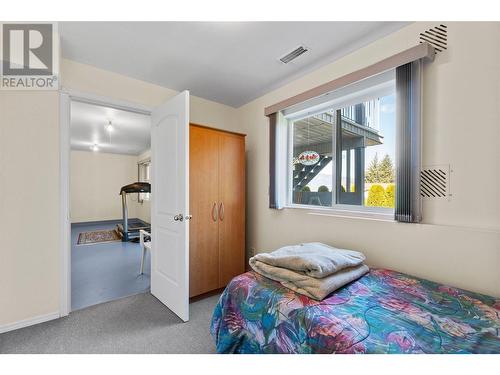 2592 Balmoral/Alpen Paradies Road Unit# 20, Blind Bay, BC - Indoor Photo Showing Bedroom