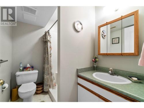 2592 Balmoral/Alpen Paradies Road Unit# 20, Blind Bay, BC - Indoor Photo Showing Bathroom