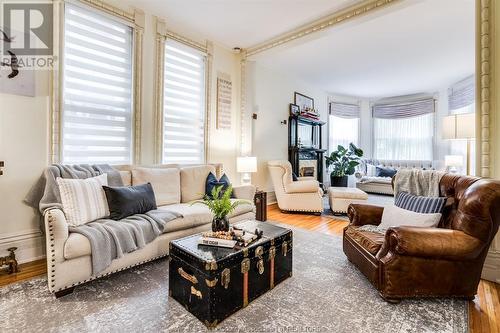 719 Victoria Avenue, Windsor, ON - Indoor Photo Showing Living Room
