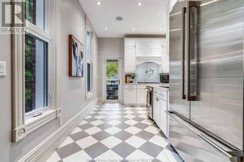 719 Victoria Avenue, Windsor, ON - Indoor Photo Showing Kitchen