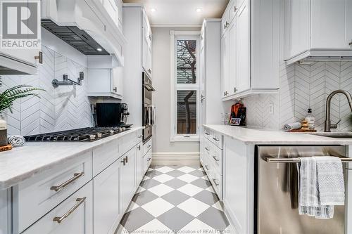 719 Victoria Avenue, Windsor, ON - Indoor Photo Showing Kitchen