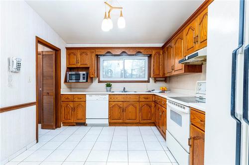 108 Lowden Avenue, Ancaster, ON - Indoor Photo Showing Kitchen