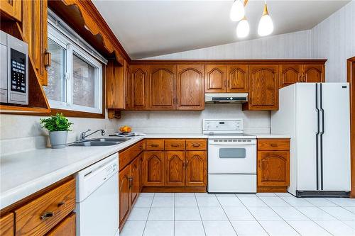 108 Lowden Avenue, Ancaster, ON - Indoor Photo Showing Kitchen With Double Sink
