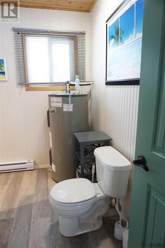 59 Ontario St, Elk Lake, ON - Indoor Photo Showing Bathroom