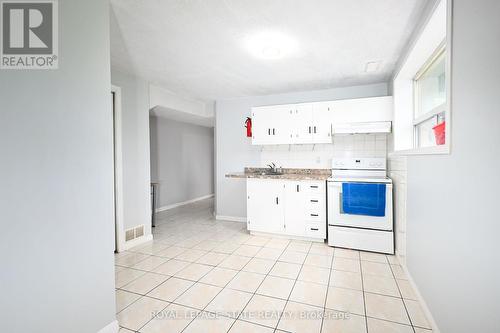 515 Brock Rd, Hamilton, ON - Indoor Photo Showing Kitchen