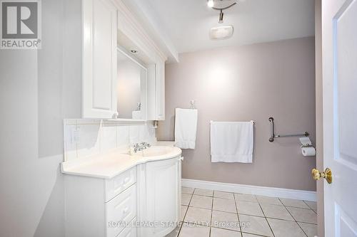 515 Brock Rd, Hamilton, ON - Indoor Photo Showing Bathroom