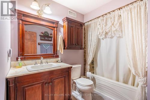 3160 Kirk Rd, Hamilton, ON - Indoor Photo Showing Bathroom