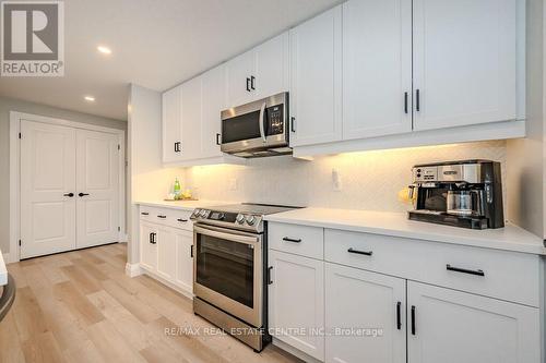 301 - 99A Farley Road, Centre Wellington, ON - Indoor Photo Showing Kitchen With Upgraded Kitchen