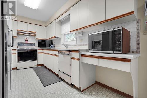 11 Glenview Crescent, London, ON - Indoor Photo Showing Kitchen