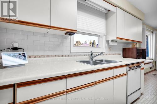 11 Glenview Cres, London, ON - Indoor Photo Showing Kitchen With Double Sink
