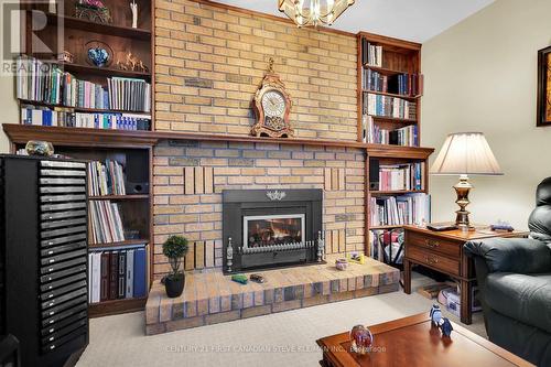 11 Glenview Crescent, London, ON - Indoor Photo Showing Living Room With Fireplace