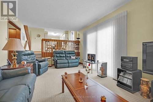11 Glenview Crescent, London, ON - Indoor Photo Showing Living Room
