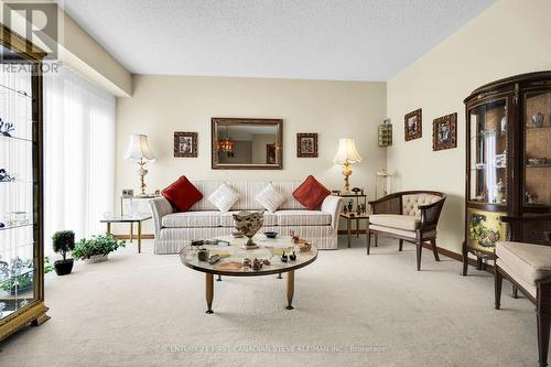 11 Glenview Cres, London, ON - Indoor Photo Showing Living Room