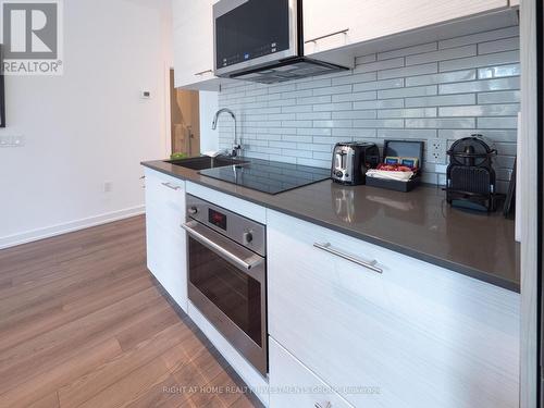 #114 -120 Carrick Tr, Gravenhurst, ON - Indoor Photo Showing Kitchen With Upgraded Kitchen