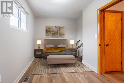 109 Byron Avenue, Hamilton, ON - Indoor Photo Showing Bedroom