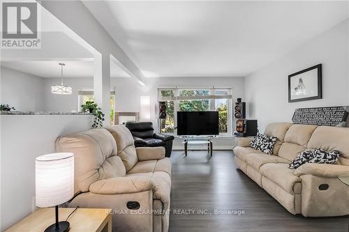 44 Deloraine Drive, Brampton, ON - Indoor Photo Showing Living Room