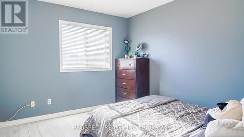 7430 Village Walk, Mississauga, ON - Indoor Photo Showing Bedroom