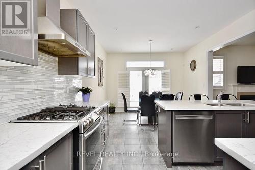 3108 Monarch Dr, Orillia, ON - Indoor Photo Showing Kitchen With Upgraded Kitchen
