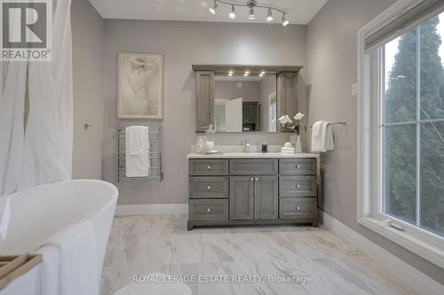 4 Cumberland Crt, Oro-Medonte, ON - Indoor Photo Showing Bathroom