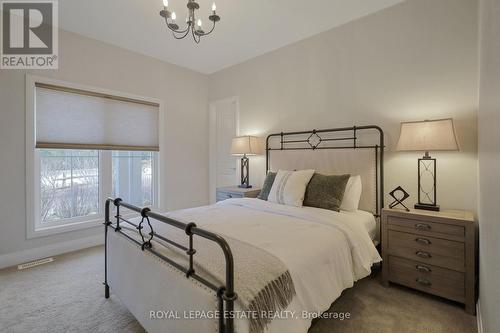 4 Cumberland Crt, Oro-Medonte, ON - Indoor Photo Showing Bedroom