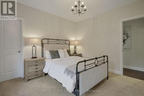 4 Cumberland Court, Oro-Medonte, ON - Indoor Photo Showing Bedroom