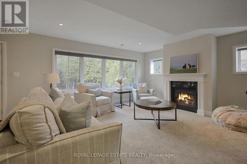 4 Cumberland Crt, Oro-Medonte, ON - Indoor Photo Showing Living Room With Fireplace