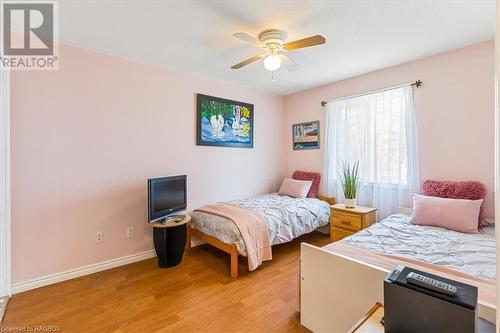 35 Sauble Woods Crescent, Sauble Beach, ON - Indoor Photo Showing Bedroom