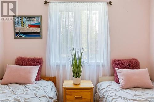 35 Sauble Woods Crescent, Sauble Beach, ON - Indoor Photo Showing Bedroom
