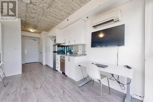 707 - 1900 Simcoe Street N, Oshawa, ON - Indoor Photo Showing Kitchen