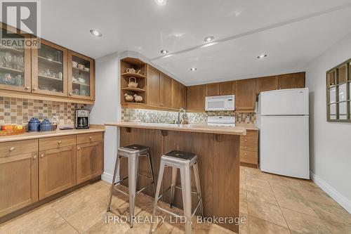 44 Rodcliff Rd, New Tecumseth, ON - Indoor Photo Showing Kitchen