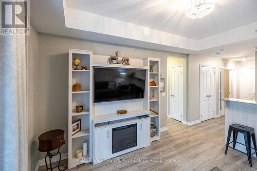 #112 -660 Gordon St, Whitby, ON - Indoor Photo Showing Living Room
