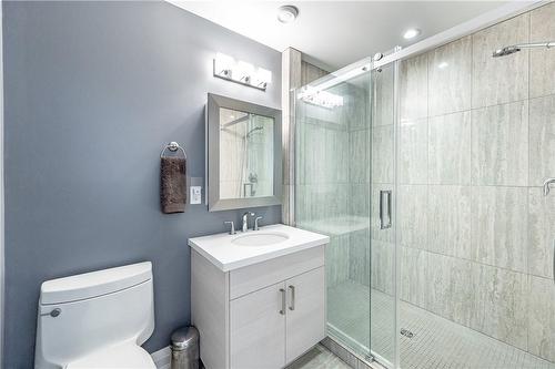1083 Beach Boulevard, Hamilton, ON - Indoor Photo Showing Bathroom