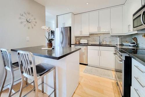 551 Maple Avenue|Unit #607, Burlington, ON - Indoor Photo Showing Kitchen With Upgraded Kitchen